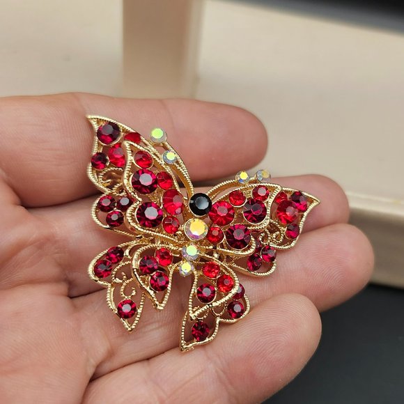 Betsey Johnson Butterfly Pin Brooch Rhinestones Gold Tone NOS Insect - Picture 5 of 5